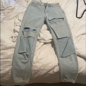 Adika ripped jeans
